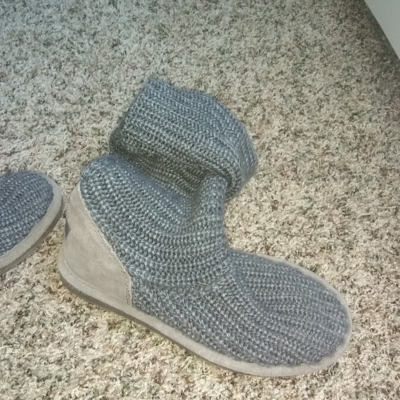 Knit Bearpaw boots - Picture 1 of 3